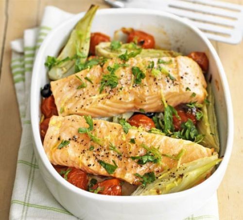 Salmon with tomatoes in tray
